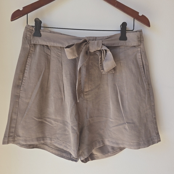 VERO MODA Mushroom Brown Grey Tan Shorts with Tie Waist Size M - Picture 2 of 9